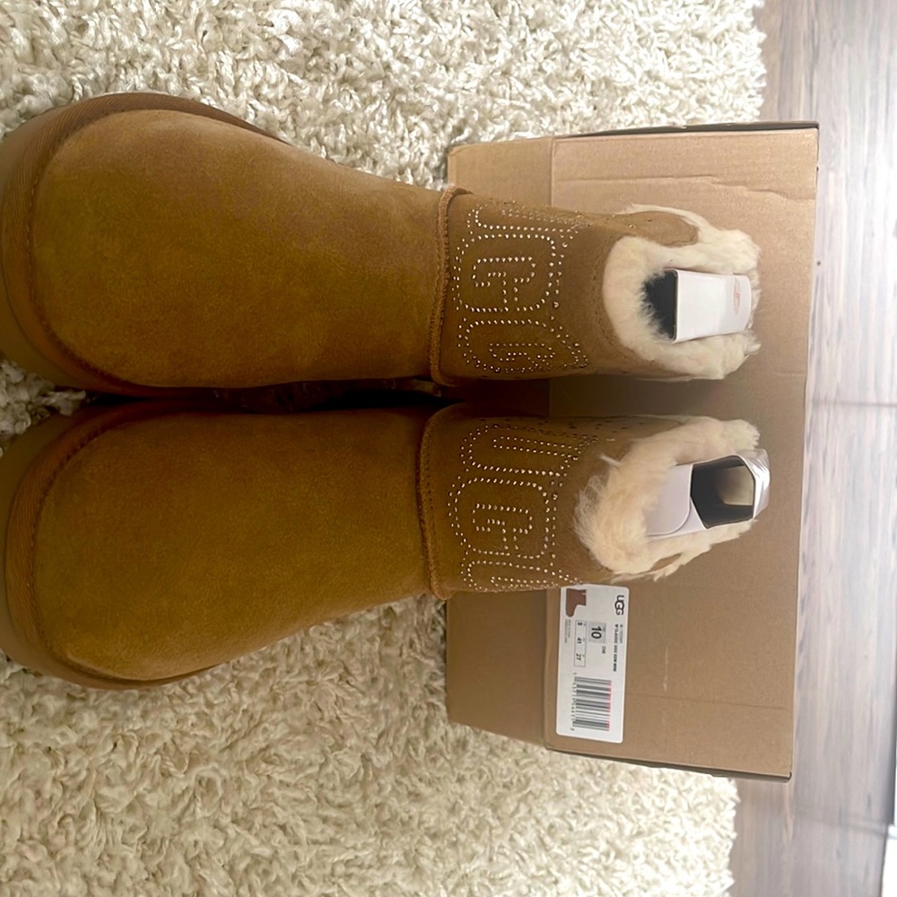 Never worn UG Gem mini boots
